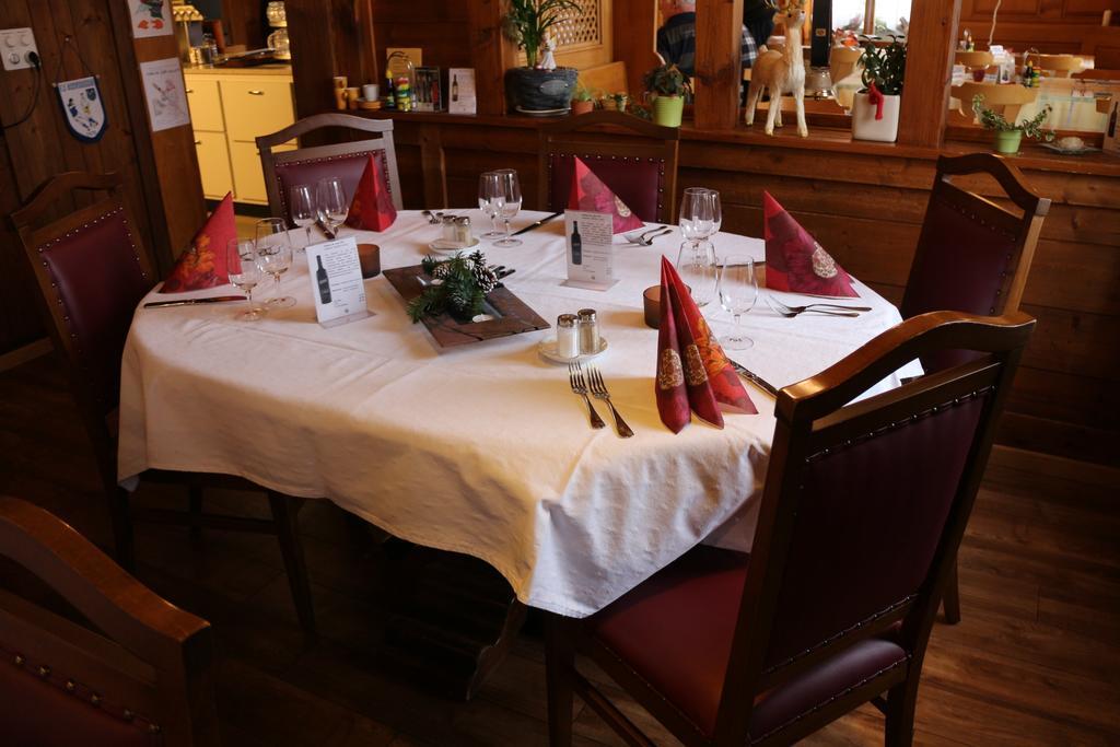 Hotel Restaurant Bahnhof Schüpfen Buitenkant foto