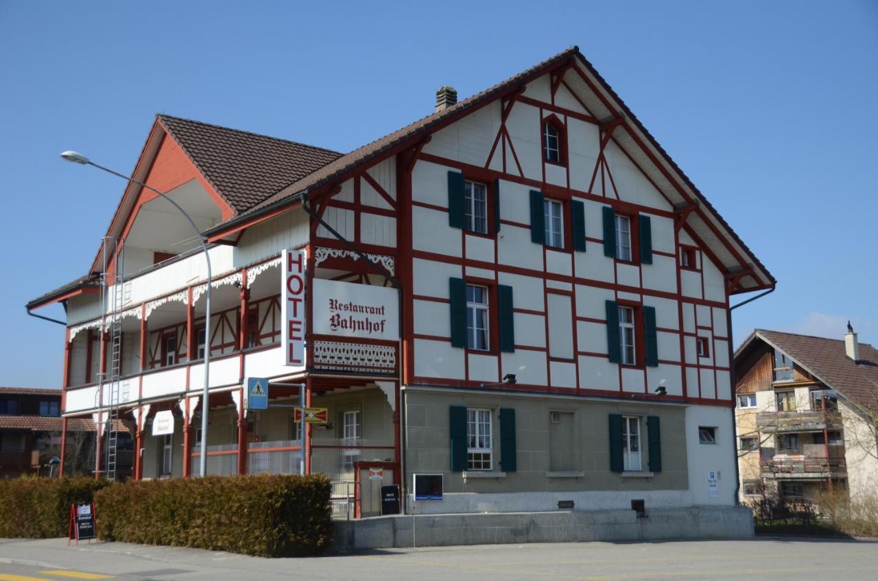 Hotel Restaurant Bahnhof Schüpfen Buitenkant foto