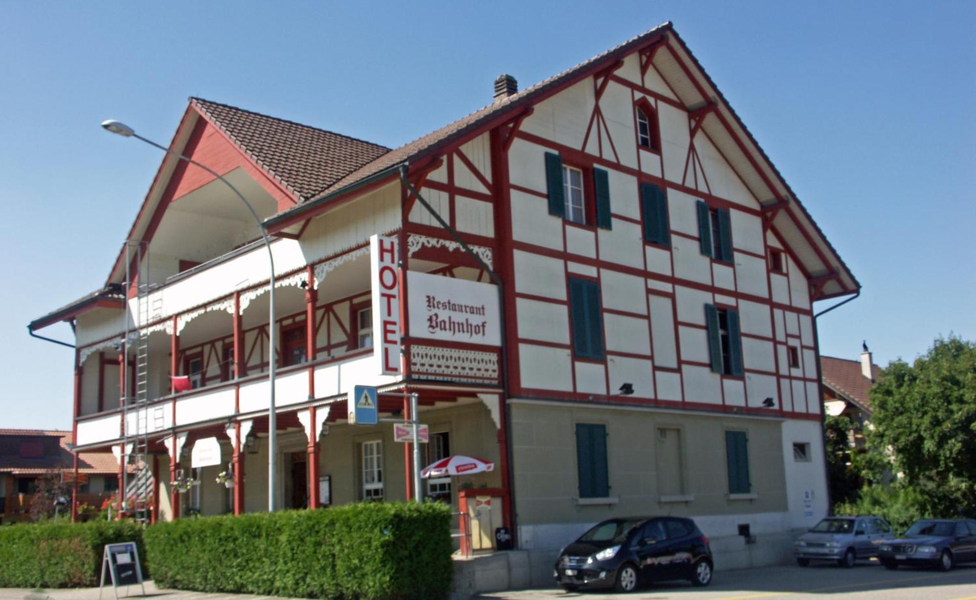 Hotel Restaurant Bahnhof Schüpfen Buitenkant foto