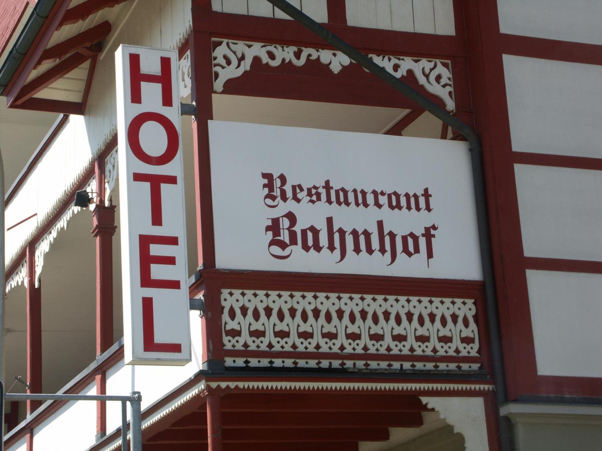 Hotel Restaurant Bahnhof Schüpfen Buitenkant foto