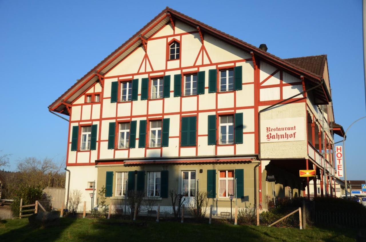 Hotel Restaurant Bahnhof Schüpfen Buitenkant foto